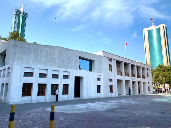 バーレーン・マナマ「1日弾丸バーレーン旅行」の写真：バーレーンの郵便局
めっちゃモダンな雰囲...