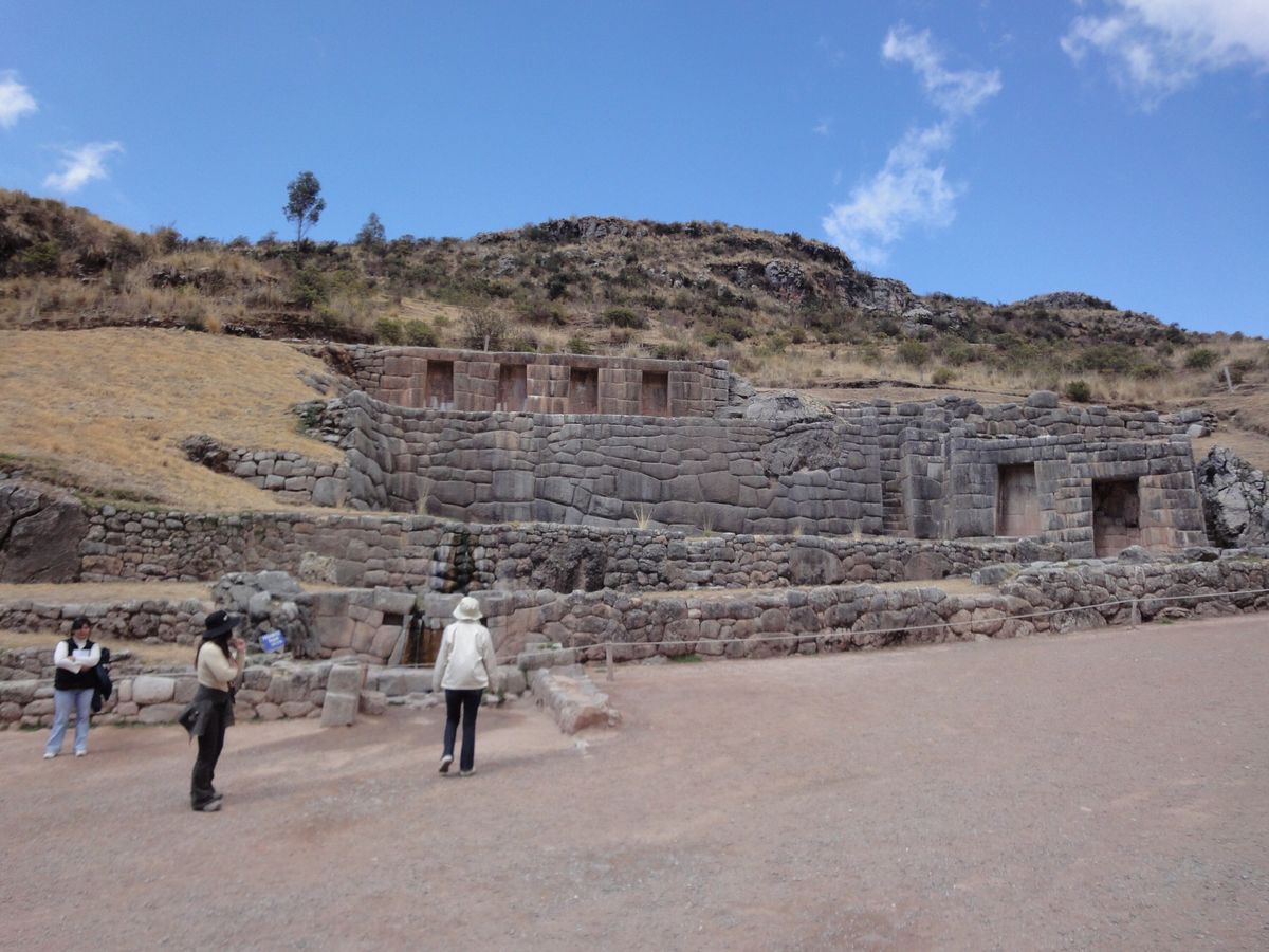 クスコからマチュピチュ行きの列車が出ているオリャンタイタンボまで、陸路での...