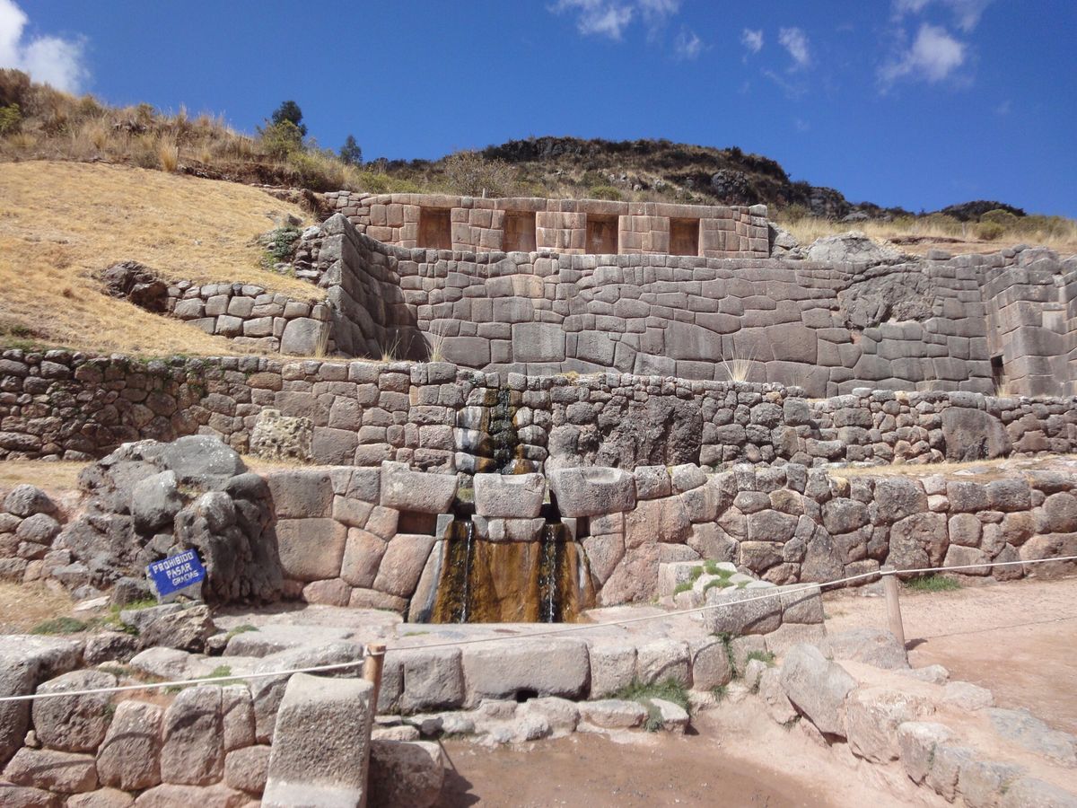 クスコからマチュピチュ行きの列車が出ているオリャンタイタンボまで、陸路での...