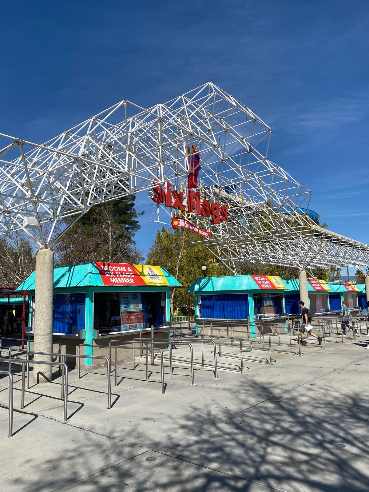 シックスフラッグス マジックマウンテン
つい絶叫マシン数年乗ってないなーと...