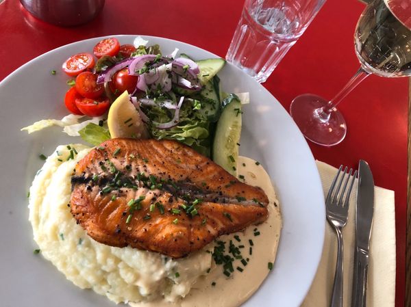 フィンランド・ヘルシンキ「ひとり旅」の写真：THE‼️フィンランド🇫🇮的なごはん😋
...