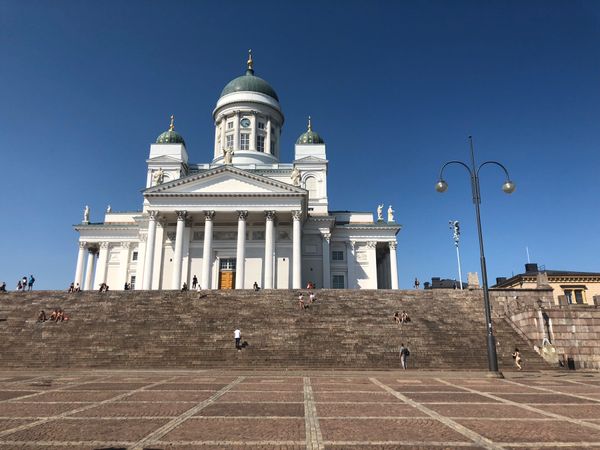 フィンランド・ヘルシンキ「ひとり旅」の写真：ヘルシンキ大聖堂⛪️
内部はシンプルで、...