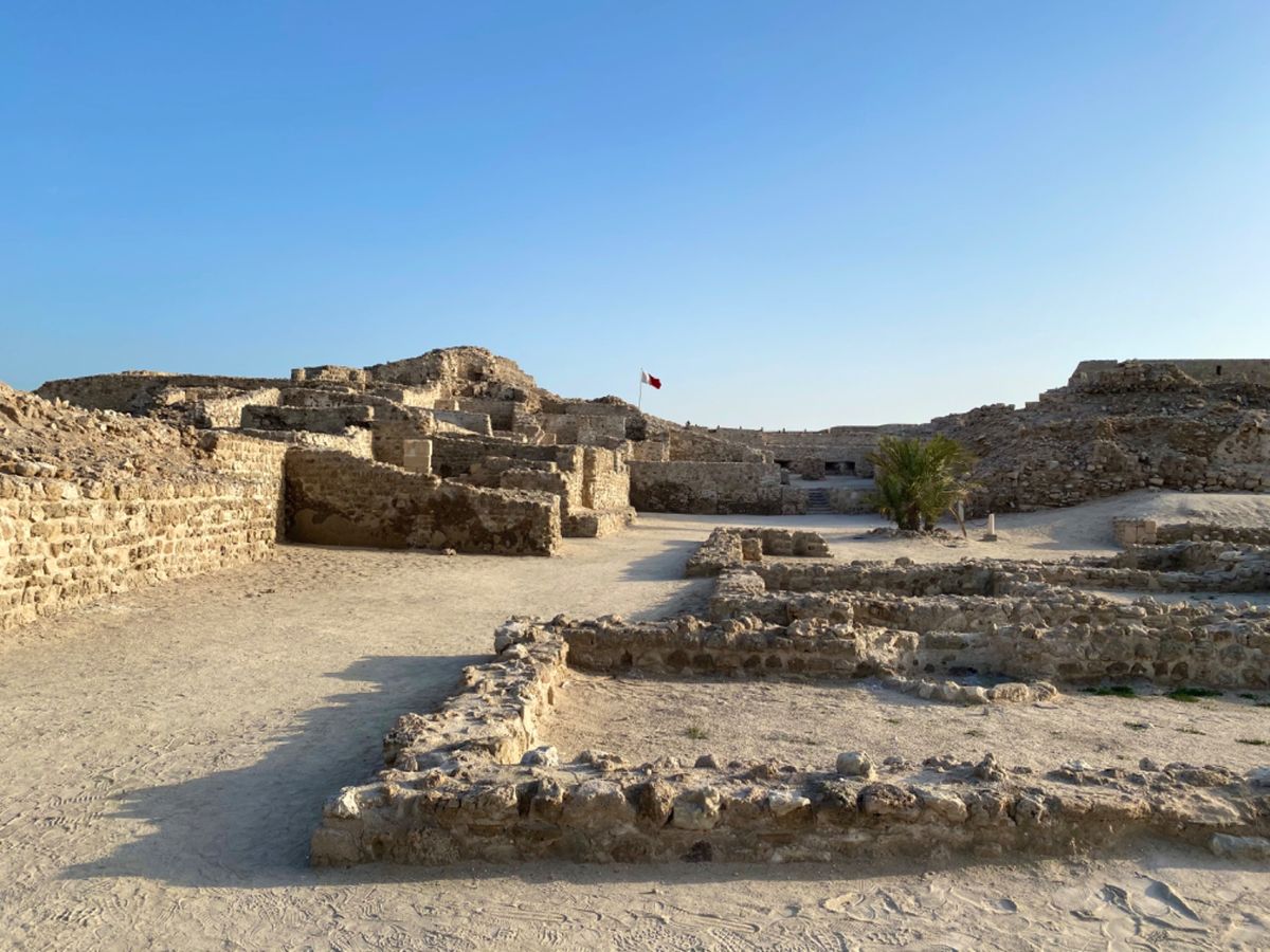 バーレーン要塞

近代建築と遺跡のコントラスト

遺跡はよく見たら珊瑚が使...