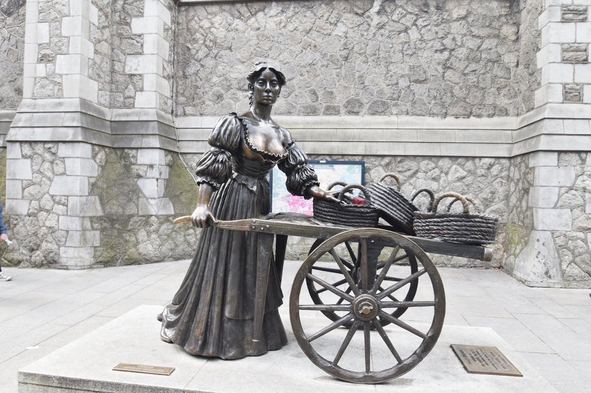 ダブリンの像達。