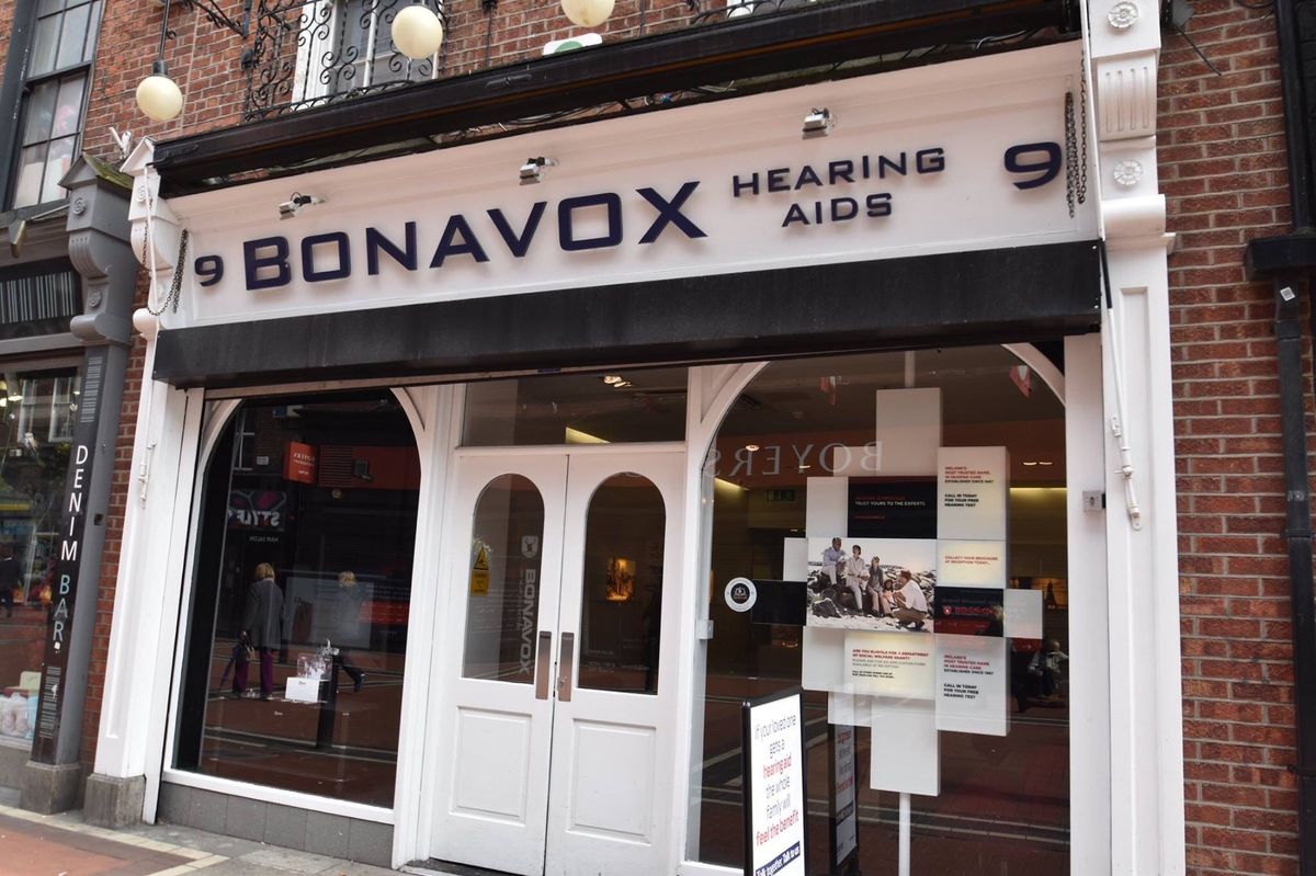 U2特集。
ボノの名前由来の店。
ボノとエッジが経営していたホテル。
郊外...