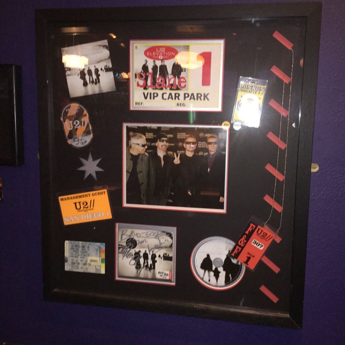 こちらもU2特集。
キャプテン・アメリカに飾ってあった記念品。