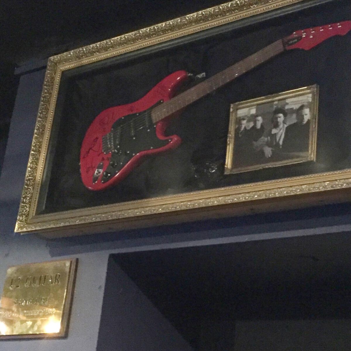 こちらもU2特集。
キャプテン・アメリカに飾ってあった記念品。