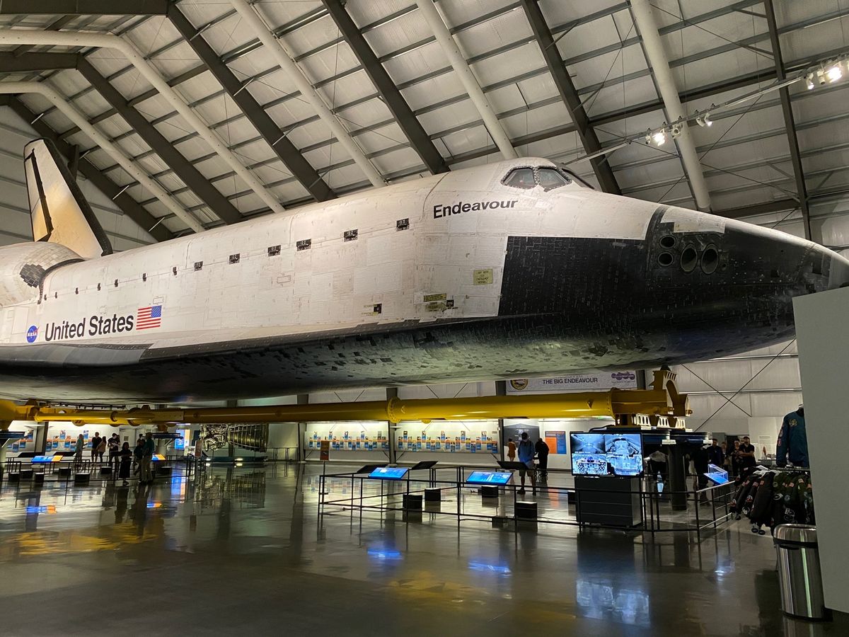 スペースシャトルエンデバーの実機展示のあるカリオフォルニアサイエンスセンタ...