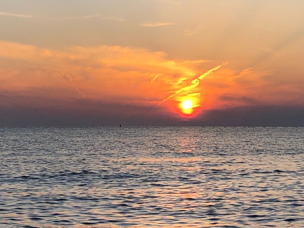 夕陽も綺麗❗️夜の明石大橋もなかなか見応えあり。ただ、九州と比べると凄く寒...