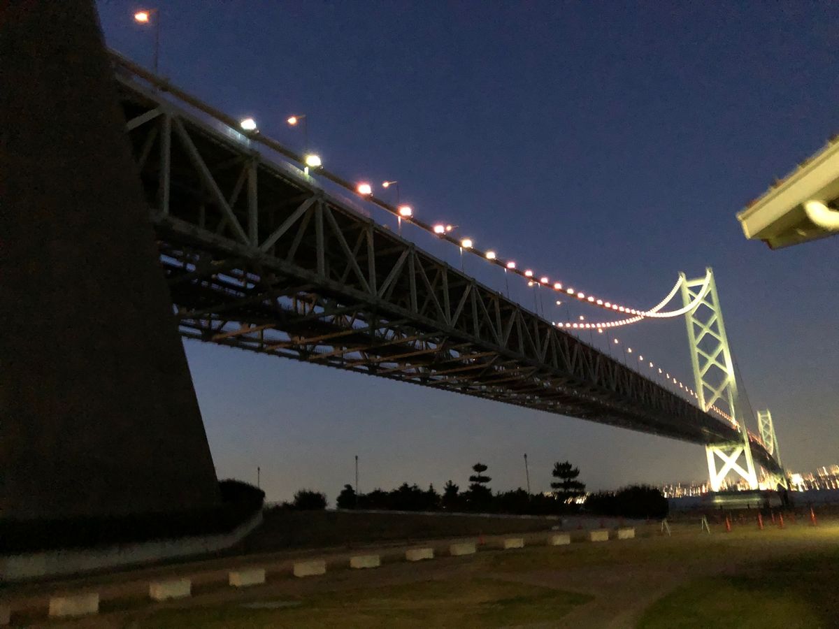 夕陽も綺麗❗️夜の明石大橋もなかなか見応えあり。ただ、九州と比べると凄く寒...
