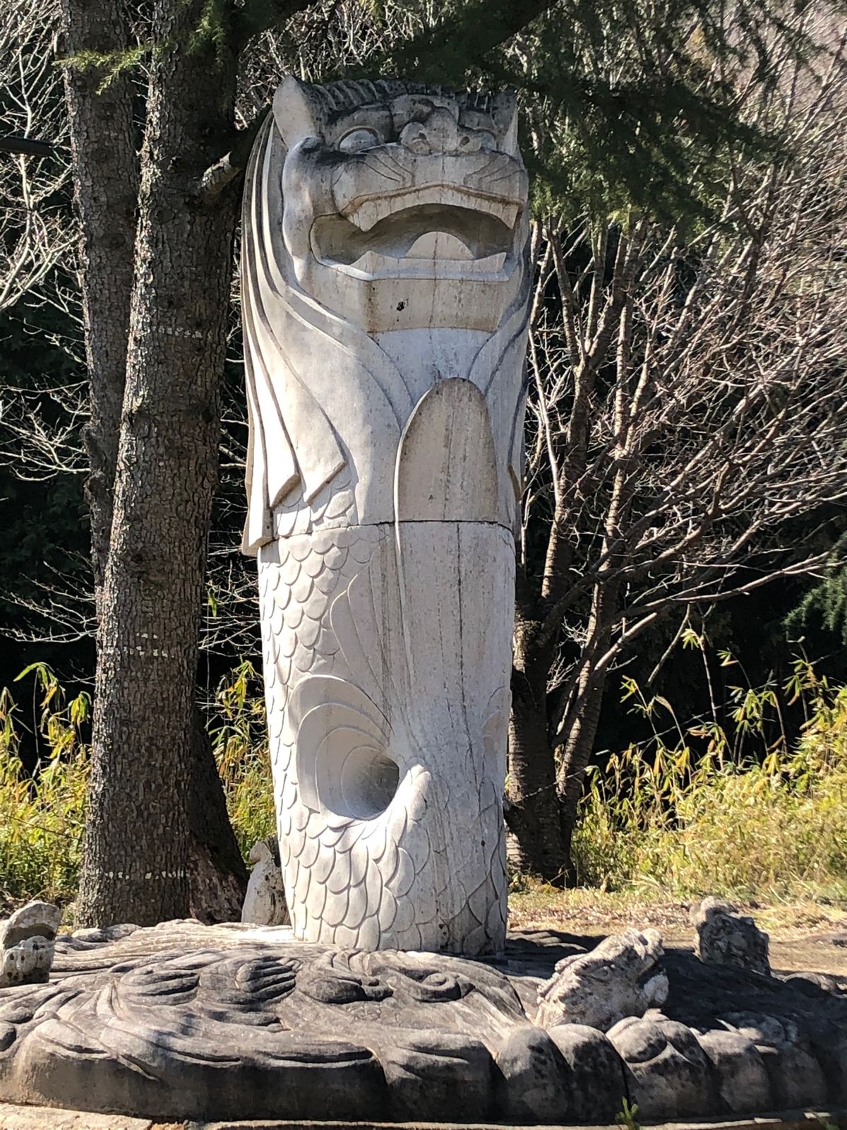 大量の小便小僧、自由の女神、マーライオン、デッカイ石貨などなど。けっこう面白い🤣