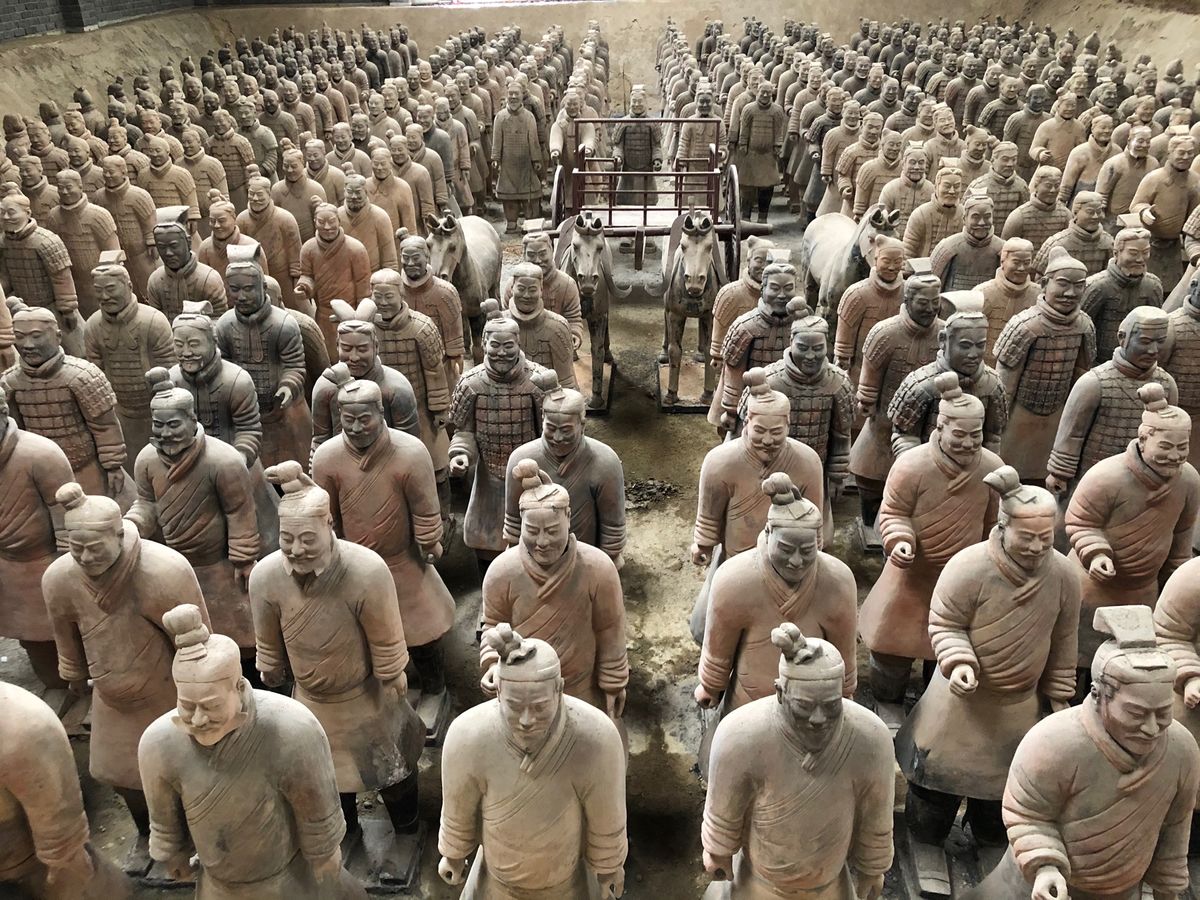 西安にも来れました❗️けっこうな数の兵马俑。実物見たことないけど。。これだ...