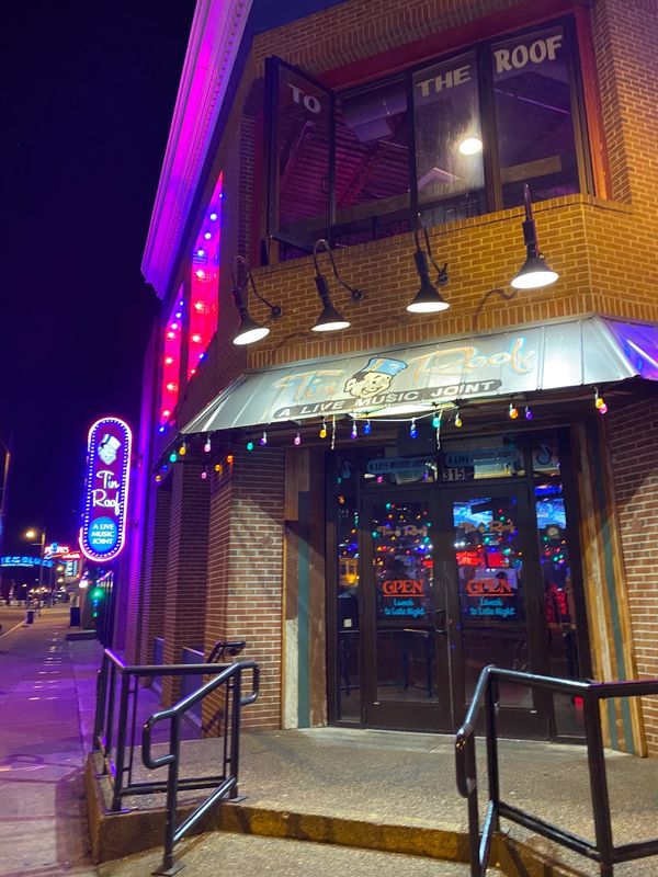 アメリカ(米国)・メンフィス、「音楽ルーツを辿る旅」の写真：小腹が空いていたので、ライブ聴きながら飲...