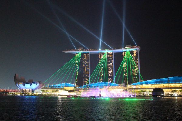 シンガポール・マリーナベイサンズ「シンガポール❤️夫婦旅行」の写真：早朝に到着したので、ホテルに荷物を置いて...